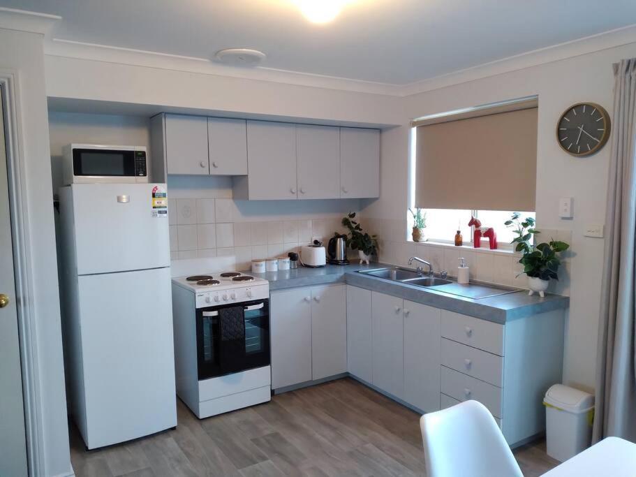 קלגורלי Cosy 2 Bedroom Unit In A Secure Gated Complex מראה חיצוני תמונה